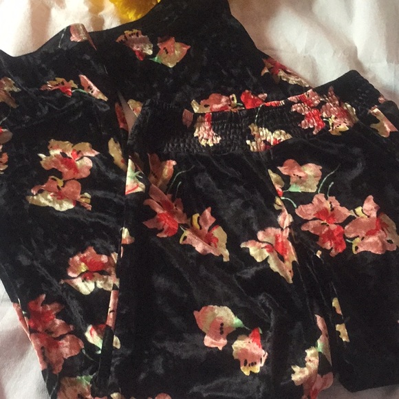 Indigo Rein Black Velour Floral Palazzo Wide Leg Pants NWT - Picture 6 of 9